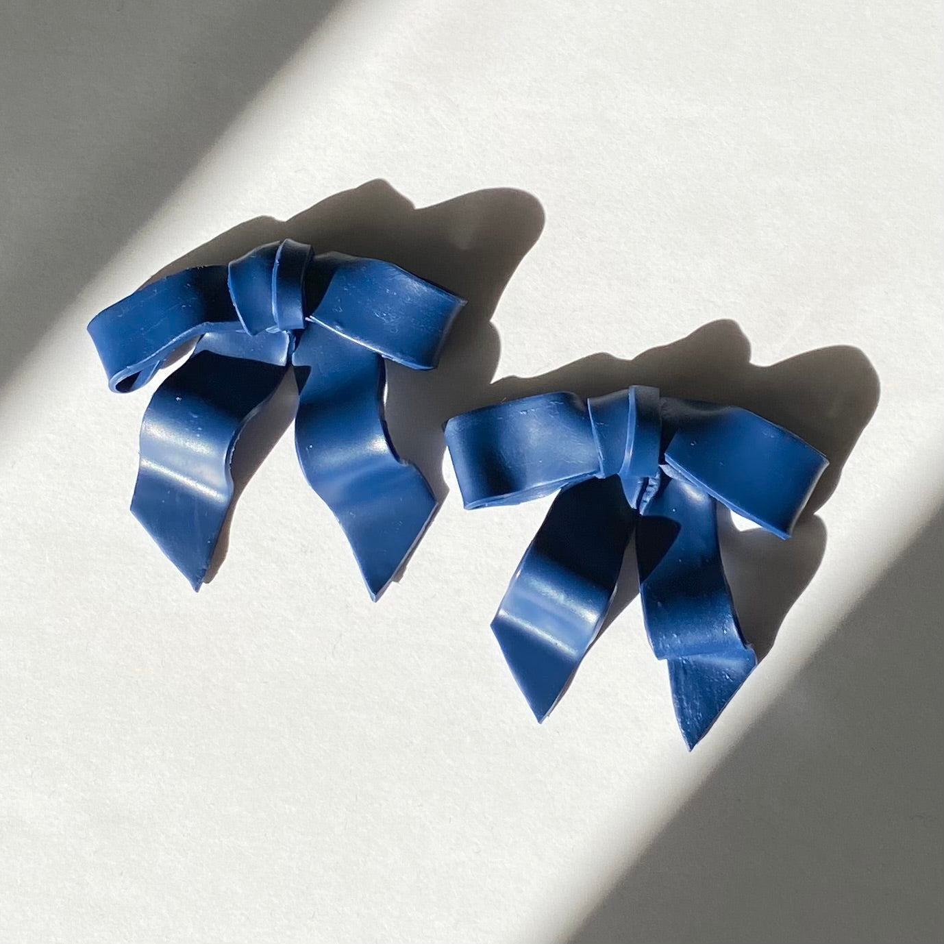 Bliis Bow Earrings (Navy)