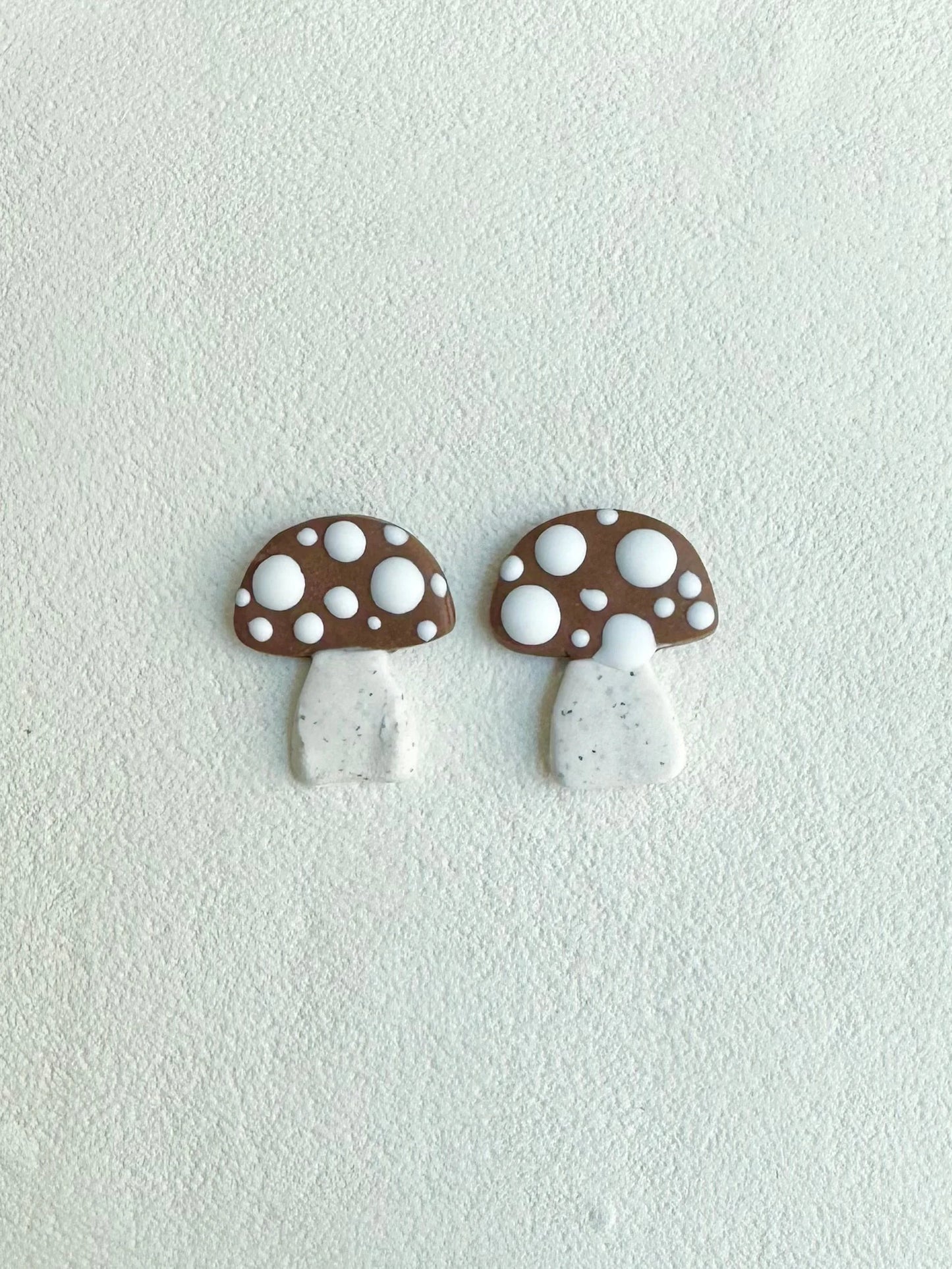 Mushroom Post Earrings (Brown)